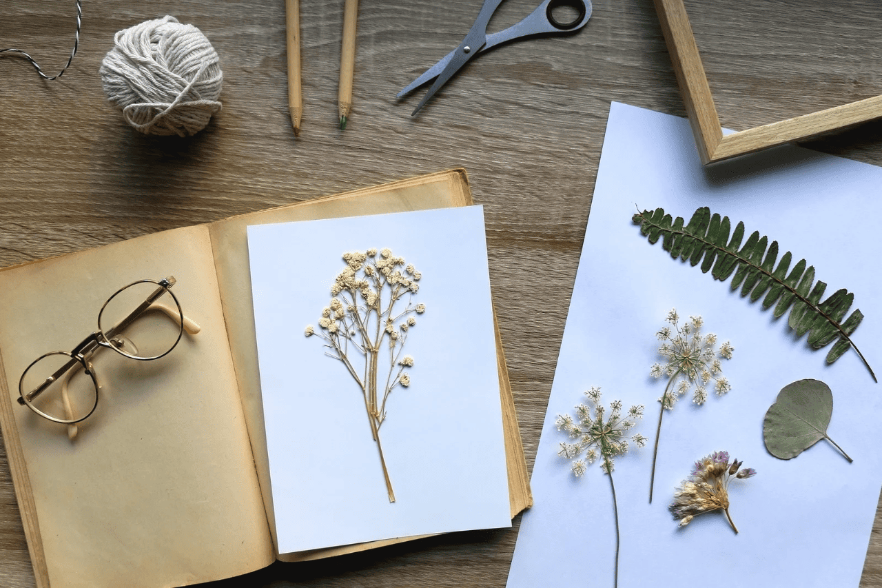 Grußkarten mit gepressten Blüten selbst herstellen