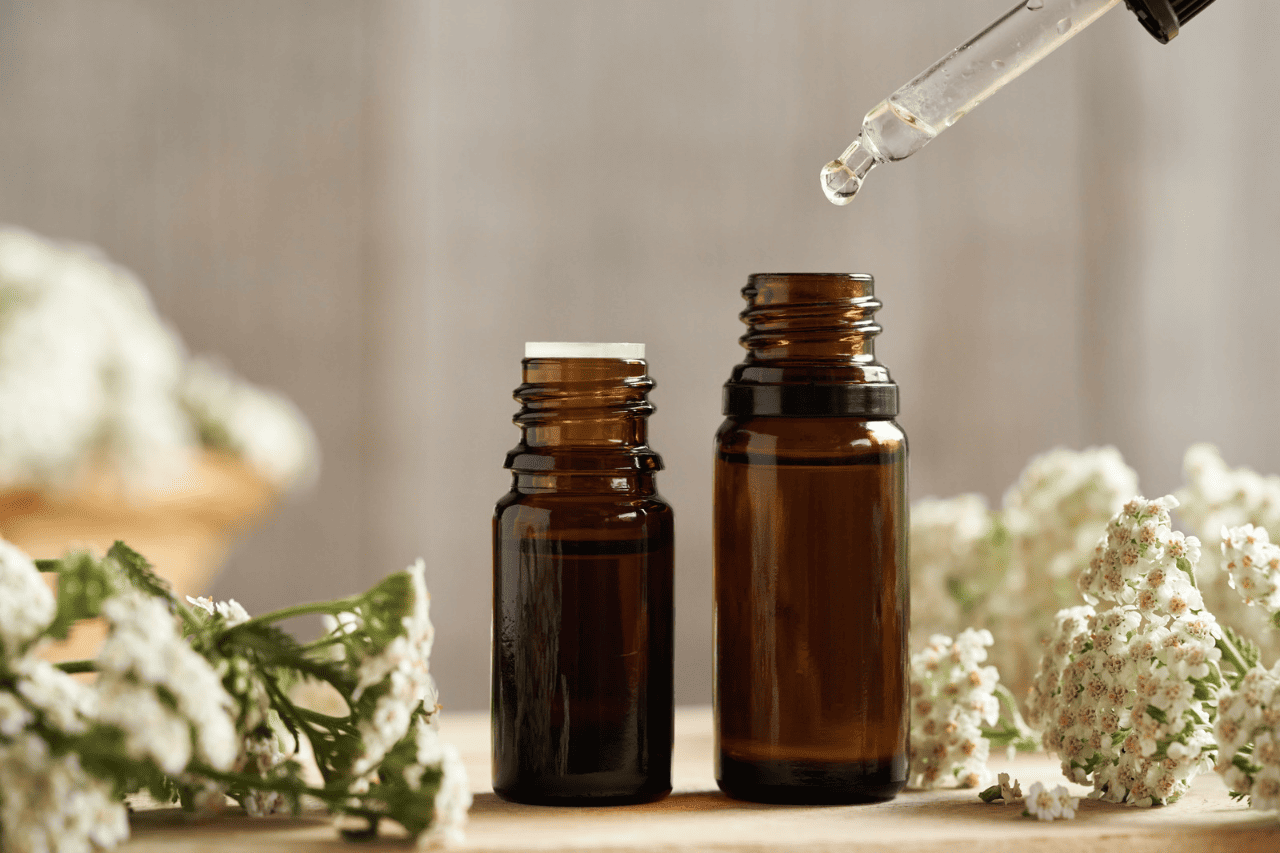 Abfüllen des selbst hergestellten Wildkräuteröls