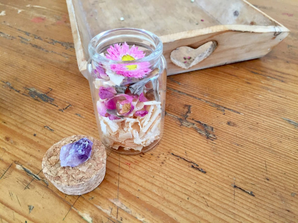 Kraftkräuter Geschenk Glas mit Zirbe / weißer Salbei / Rose & Amethyst